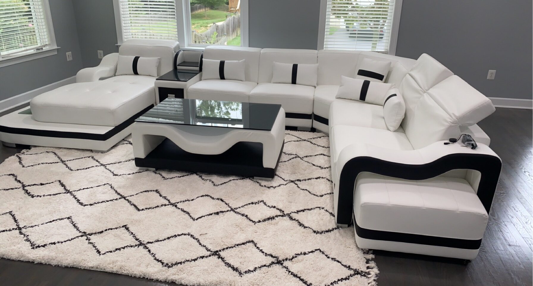 White leather U-sectional, six pieces